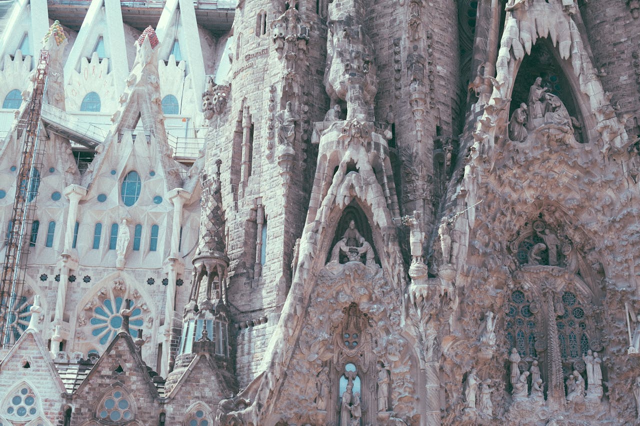 Het meesterbrein achter de Sagrada Família: Antoni Gaudí en zijn levenswerk