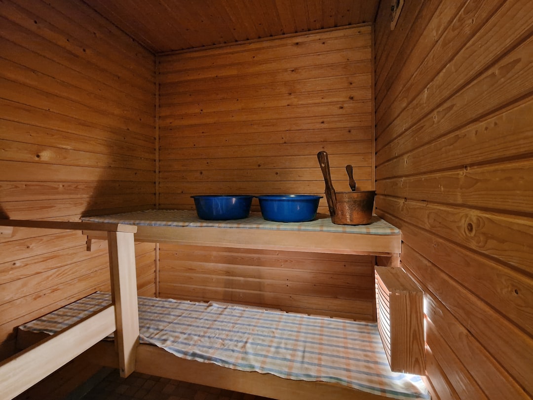 Waarom je je telefoon beter niet meeneemt in de sauna