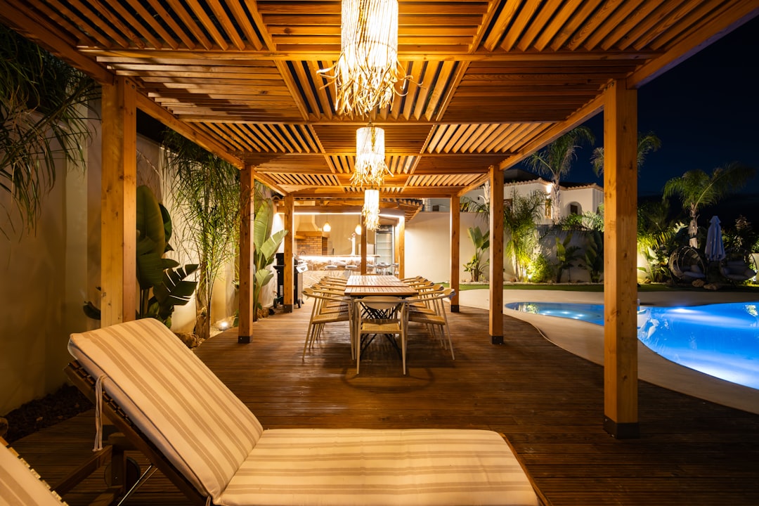 Een houten pergola in je tuin: alles wat je wil weten
